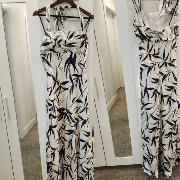 Elegant Halter Neck Silk Evening Gown - Picture 1 of 4